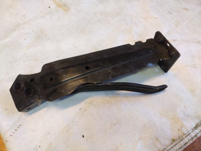 bontott FIAT 500 Bal Lökhárító Tartó Nyúlványvég