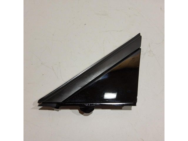 bontott FIAT 500 Bal Sárvédő Csavar Burkolat