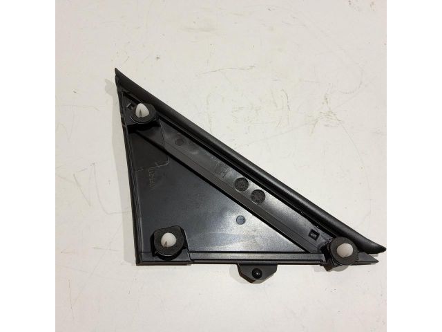 bontott FIAT 500 Bal Sárvédő Csavar Burkolat