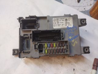 bontott FIAT 500 Biztosítéktábla Utastér