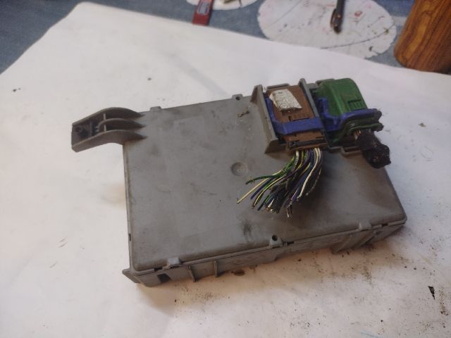 bontott FIAT 500 Biztosítéktábla Utastér