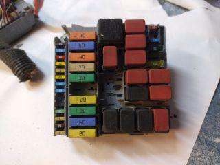 bontott FIAT 500 Biztosítéktábla Utastér