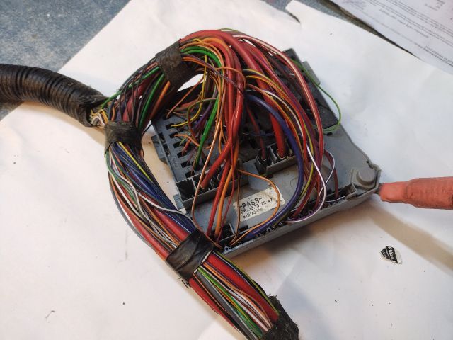 bontott FIAT 500 Biztosítéktábla Utastér