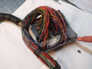 bontott FIAT 500 Biztosítéktábla Utastér