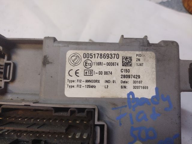 bontott FIAT 500 Biztosítéktábla Utastér