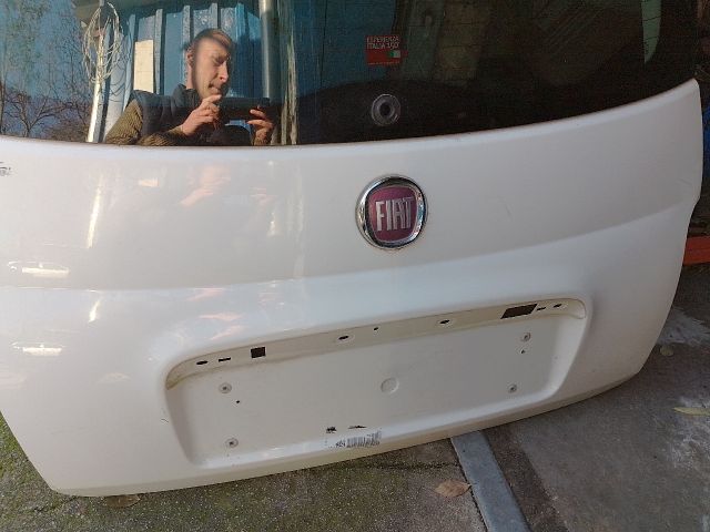 bontott FIAT 500 Csomagtérajtó (Részeivel)