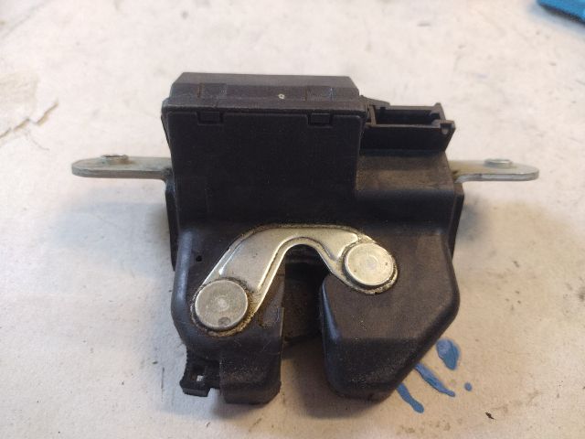 bontott FIAT 500 Csomagtérajtó Zárszerkezet