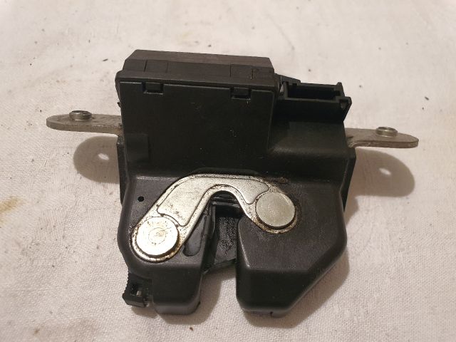 bontott FIAT 500 Csomagtérajtó Zárszerkezet