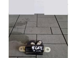 bontott FIAT 500 Csomagtérajtó Zárszerkezet