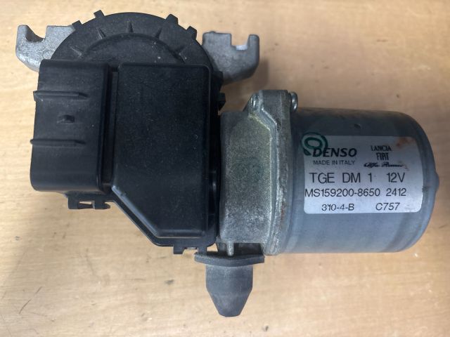 bontott FIAT 500 Első Ablaktörlő Motor