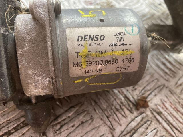 bontott FIAT 500 Első Ablaktörlő Szerkezet Motorral