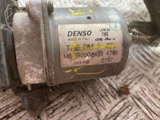 bontott FIAT 500 Első Ablaktörlő Szerkezet Motorral