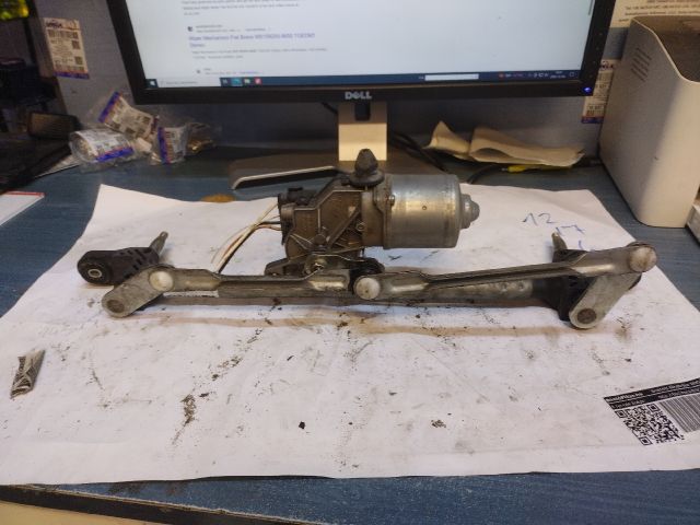 bontott FIAT 500 Első Ablaktörlő Szerkezet