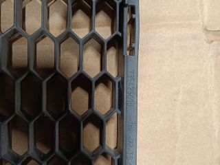 bontott FIAT 500 Első Lökhárító Alsó Középső Díszrács