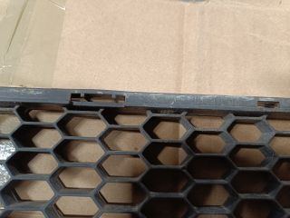 bontott FIAT 500 Első Lökhárító Alsó Középső Díszrács