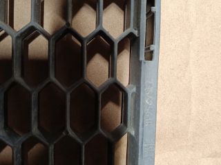 bontott FIAT 500 Első Lökhárító Alsó Középső Díszrács