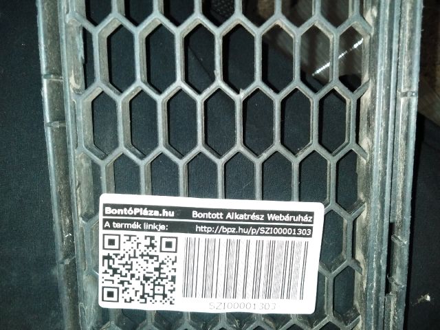 bontott FIAT 500 Első Lökhárító Alsó Középső Díszrács