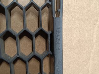 bontott FIAT 500 Első Lökhárító Alsó Középső Díszrács