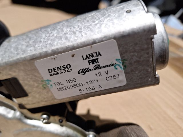 bontott FIAT 500 Hátsó Ablaktörlő Motor