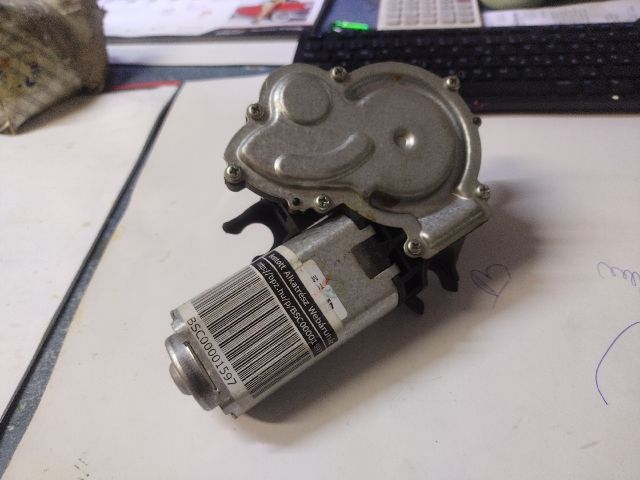 bontott FIAT 500 Hátsó Ablaktörlő Motor