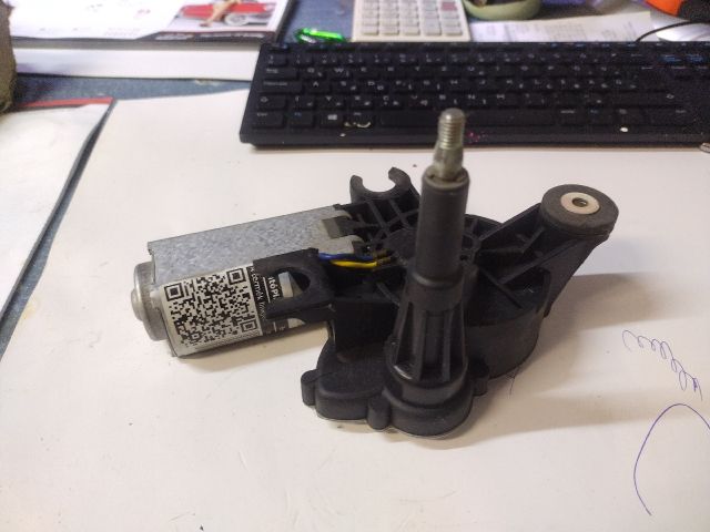 bontott FIAT 500 Hátsó Ablaktörlő Motor