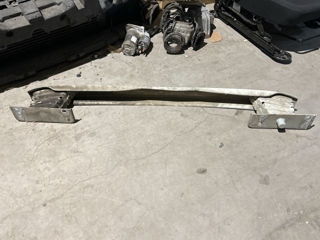 bontott FIAT 500 Hátsó Lökhárító Merevítő (Fém)