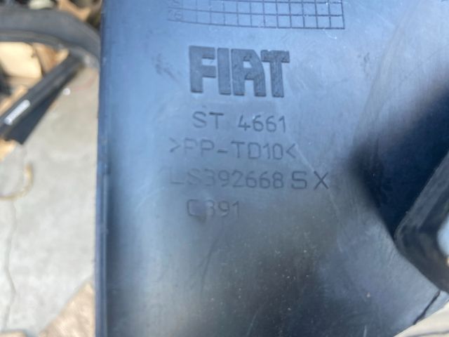 bontott FIAT 500 Jobb A Oszlop Hangszóró Burkolat