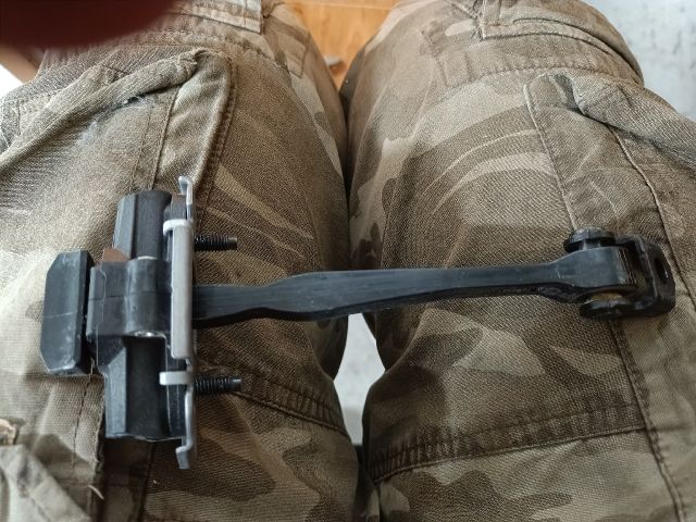 bontott FIAT 500 Jobb első Ajtóhatároló