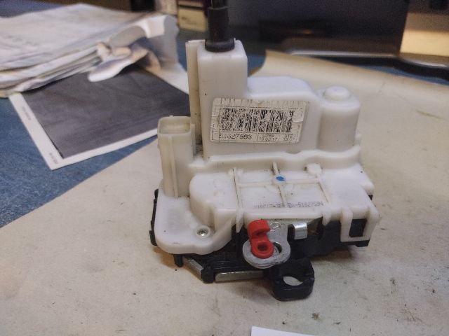 bontott FIAT 500 Jobb első Ajtózár