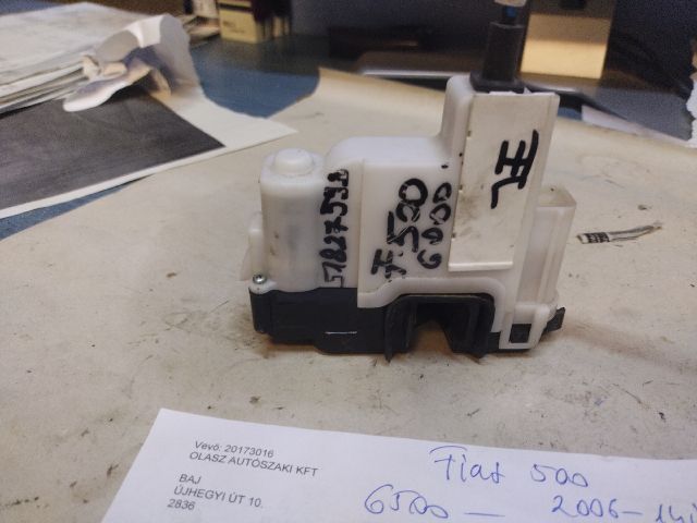 bontott FIAT 500 Jobb első Ajtózár