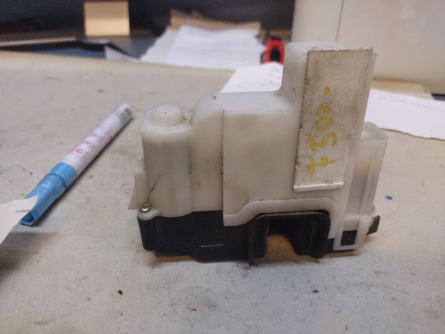 bontott FIAT 500 Jobb első Ajtózár