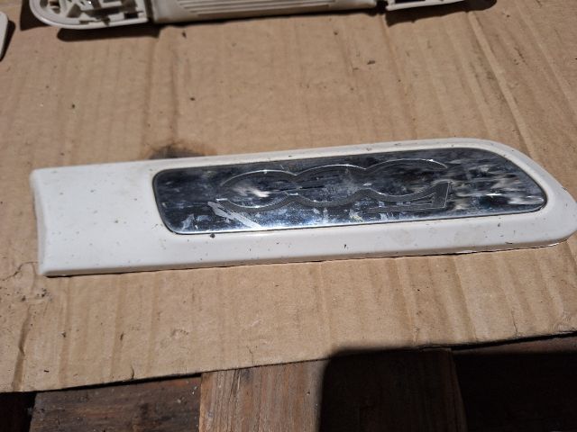 bontott FIAT 500 Jobb hátsó Sárvédő Díszléc