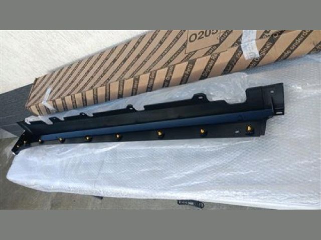 bontott FIAT 500 Jobb Küszöb