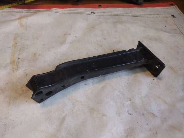 bontott FIAT 500 Jobb Lökhárító Tartó Nyúlványvég