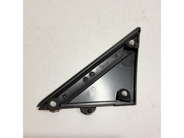 bontott FIAT 500 Jobb Sárvédő Csavar Burkolat