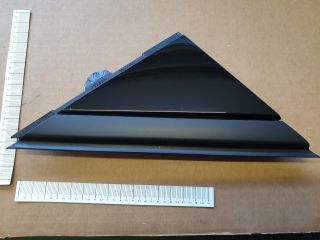 bontott FIAT 500 Jobb Sárvédő Csavar Burkolat