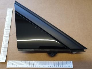 bontott FIAT 500 Jobb Sárvédő Csavar Burkolat