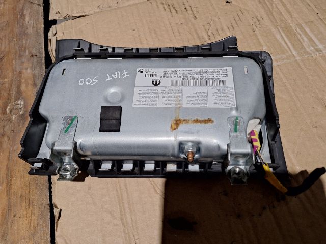 bontott FIAT 500 Jobb Térdlégzsák