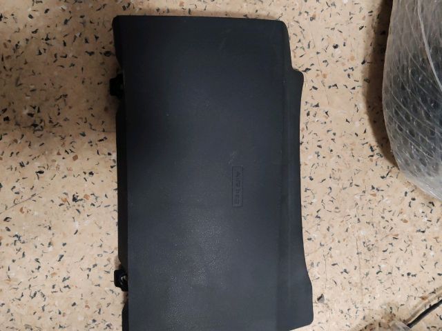 bontott FIAT 500 Jobb Térdlégzsák