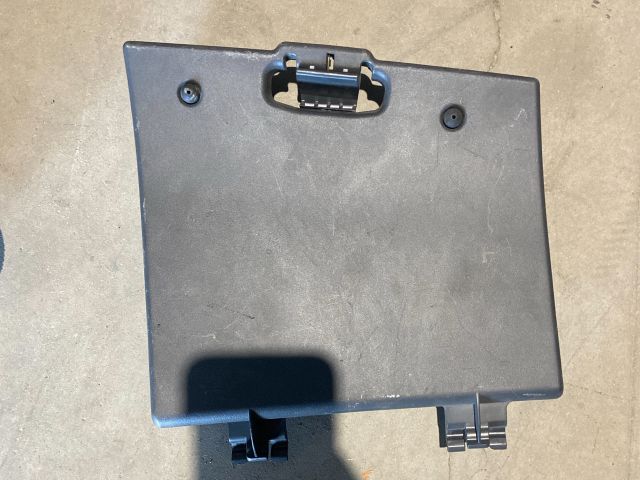 bontott FIAT 500 Kesztyűtartó Ajtó