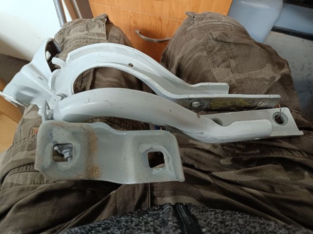 bontott FIAT 500 Motorháztető Jobb Zsanér