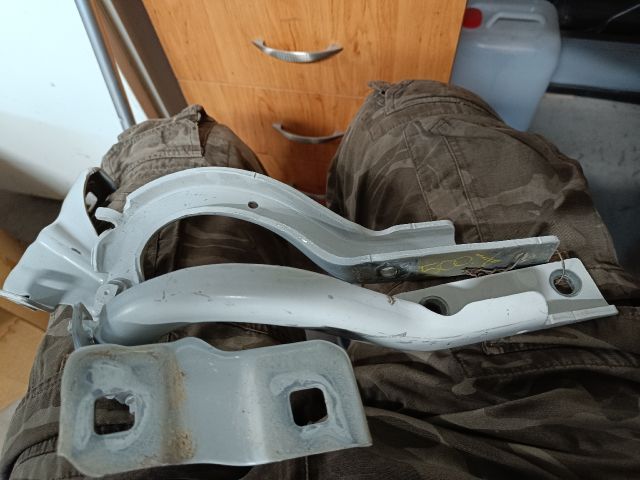 bontott FIAT 500 Motorháztető Jobb Zsanér