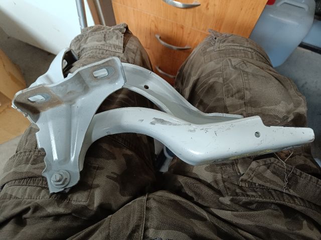 bontott FIAT 500 Motorháztető Jobb Zsanér