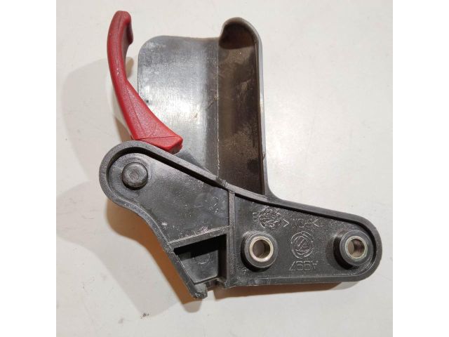 bontott FIAT 500 Motorháztető Nyitó Kar / Gomb