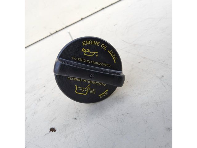 bontott FIAT 500 Olajbeöntő Sapka