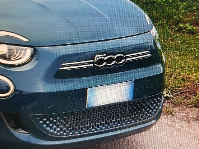 bontott FIAT 500e Első Embléma