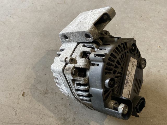 bontott FIAT 500L Generátor