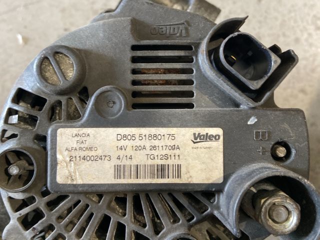 bontott FIAT 500L Generátor