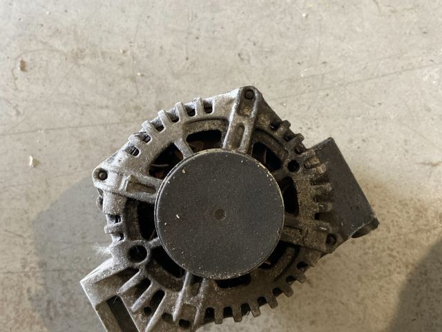 bontott FIAT 500L Generátor