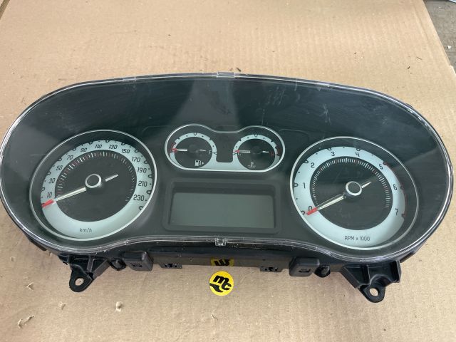 bontott FIAT 500L Kilométeróra